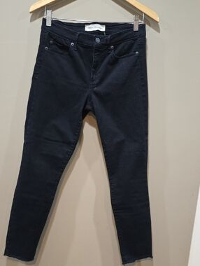 GAP True Skinny Ankle Jeans in Black